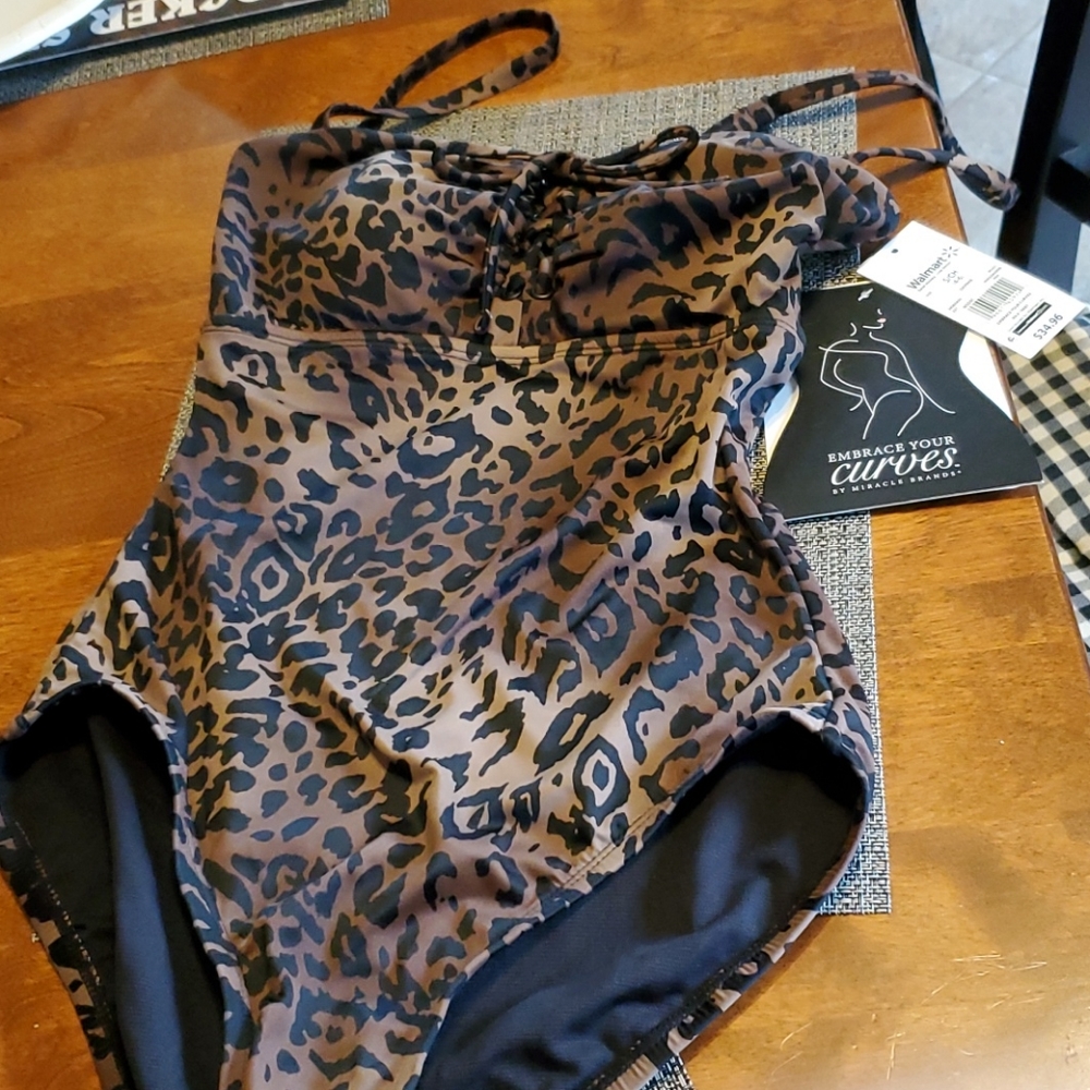 Swimsuit - Picture 8 of 8